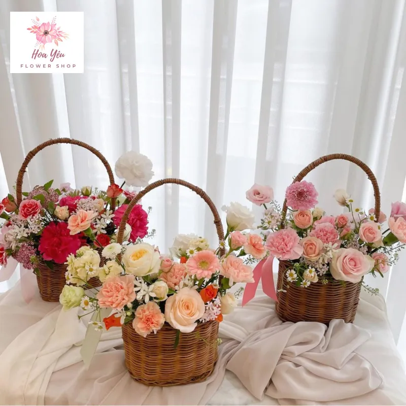 Để mang đến những giỏ hoa hồng 20/10 ý nghĩa và đẹp mắt, hãy đến với Shop Hoa Yêu