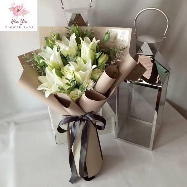 Hoa Lily thường biểu thị sự thanh khiết, cao quý và tinh tế